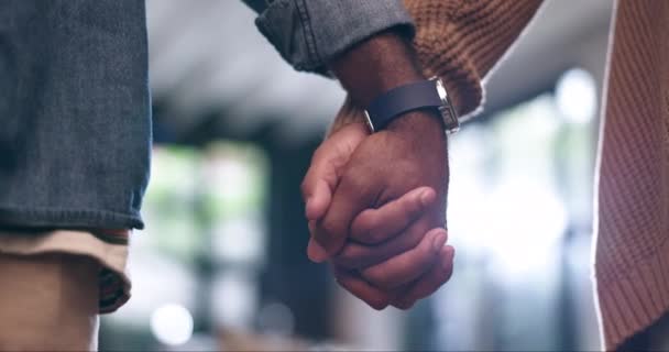 Szoros Kapcsolat Kéz Kézben Pár Támogató Homokos Dátum Tisztelettel Házasság — Stock videók