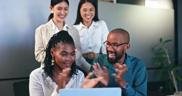 Business People High Five Teamwork Laptop Celebration Success News Goals — Stock Video