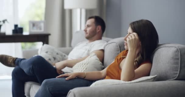 Aldırma Kanepe Evlilik Sorunu Ayrılık Kötü Iletişim Yüzünden Stres Altında — Stok video