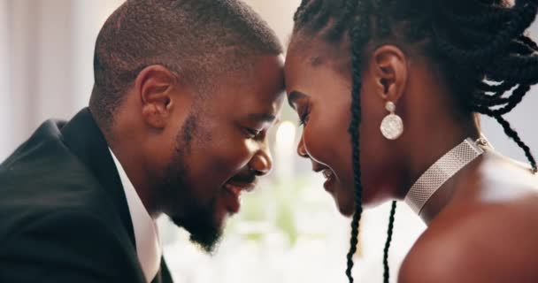 Boldog Esküvő Egy Fekete Pár Szeretettel Gondoskodással Hálával Házasság Kapcsolat — Stock videók