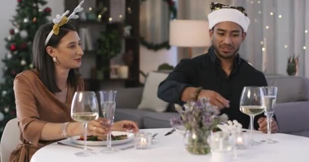 Natal Jantar Casal Saúde Com Bebidas Casa Com Felicidade Férias — Vídeo de Stock