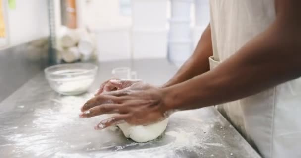 Bäcker Hände Und Teig Restaurant Oder Der Bäckerei Mit Produktion — Stockvideo