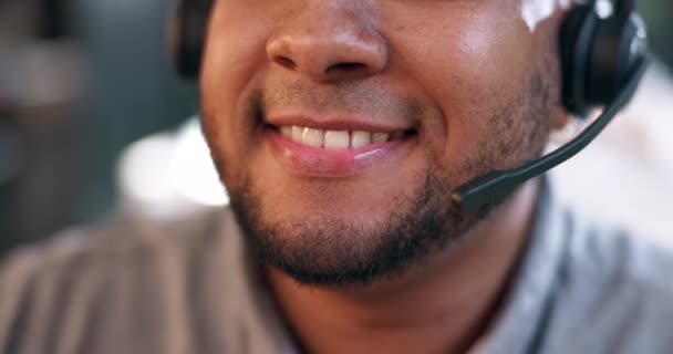 Call Center Człowiek Rozmowy Zbliżeniu Usta Konsultacje Dla Obsługi Klienta — Wideo stockowe