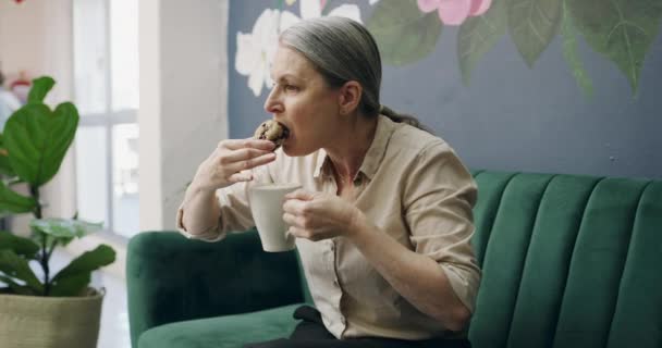 Обід Кафе Старша Жінка Чаєм Розслабтеся Їжте Перерві Щасті Еспресо — стокове відео