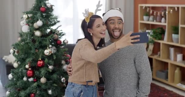 Engraçado Selfie Casal Natal Casa Com Memória Nas Mídias Sociais — Vídeo de Stock