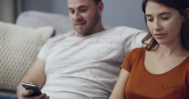 Prat Telefon Eller Arga Par Slagsmål Med Stress För Äktenskapsproblem — Stockvideo