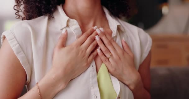 手和胸部的疼痛或心脏的健康因压力或焦虑的健康 解剖或回流 呼吸或病毒引起的消化不良压力在家中引起的腰痛 炎症和痉挛 — 图库视频影像