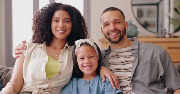 Gezicht Van Moeder Vader Kind Bank Met Glimlach Liefde Verbondenheid — Stockvideo