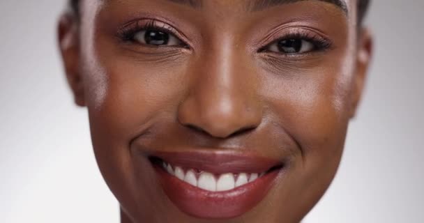 Szépség Bőr Arc Boldog Fekete Fehér Háttér Wellness Kozmetikumok Vagy — Stock videók