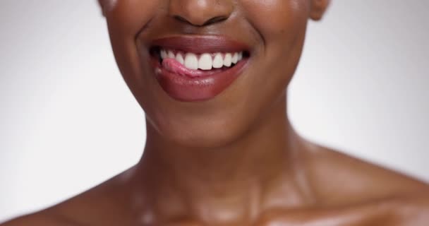 Mulher Negra Dentes Higiene Dental Para Cosméticos Cuidados Com Pele — Vídeo de Stock