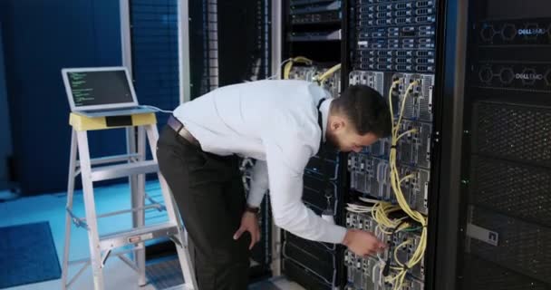 Server Room Man Back Pain Health Problem Technician Database Computer — Stock Video