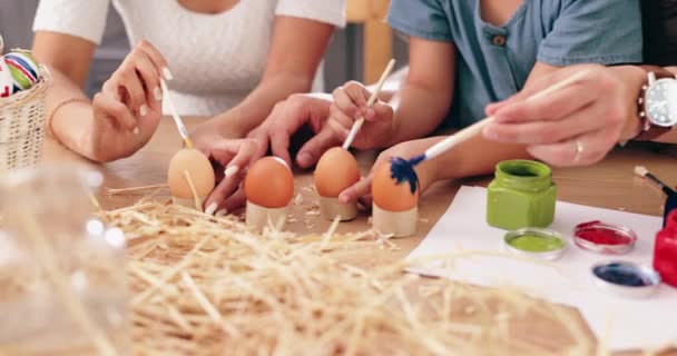 Velikonoce Malování Rodiče Dětmi Vajíčky Dovolenou Slavnostní Oslavy Dekorace Rodina — Stock video