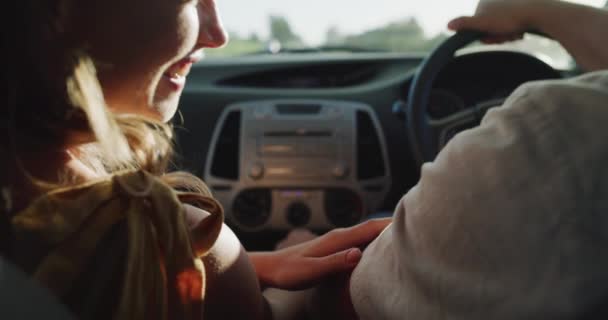 Para Miłość Podróż Samochodem Wsi Uczucie Więź Razem Wakacjach Troską — Wideo stockowe