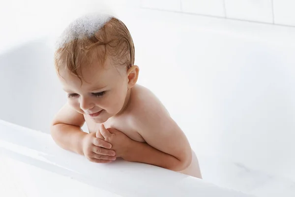 Bebé Feliz Bañera Limpieza Burbujas Maqueta Rutina Mañana Para Higiene —  Fotos de Stock