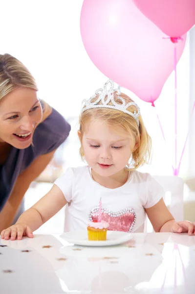 Birthday Girl Mother Cupcake Candle Balloons Party Celebration Fun Toddler — Stock Photo, Image