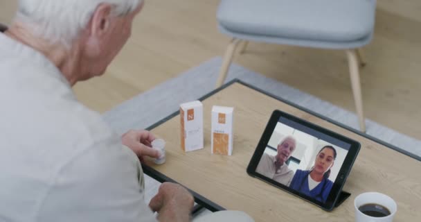 Dom Rozmowy Wideo Starzec Tabletem Medycyny Rozmowy Internetem Pomocy Kontroli — Wideo stockowe