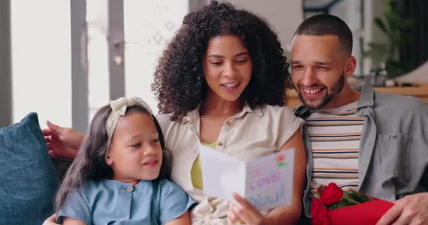 Los Padres Niña Tarjeta Para Las Madres Día Casa Con — Vídeos de Stock