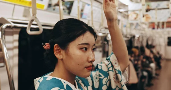 Mujer Japonesa Viaja Entrena Kimono Transporte Público Vacaciones Metro Bala — Foto de Stock