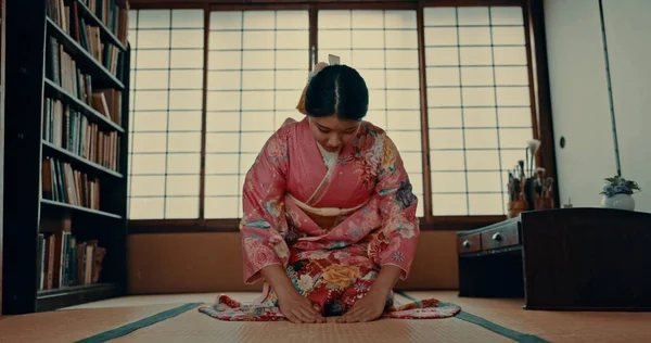 Mulher Japonês Tradicional Respeito Espiritual Sala Chashitsu Para Ritual Gratidão — Fotografia de Stock