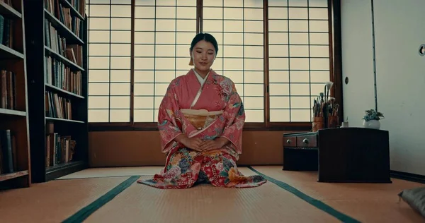 Женское Японское Духовное Здоровье Традиционном Зале Татами Дзен Культуры Благодарности — стоковое фото