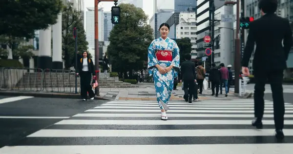 Woman Japanese Traditional Dress Walking City Zebra Crossing Travel Journey — Stock Photo, Image