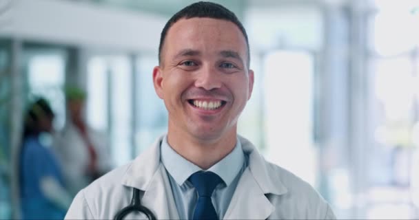 Médico Hombre Cara Sonrisa Para Cuidado Salud Foto Profesional Con — Vídeo de stock