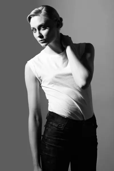 Woman Black White Studio Vintage Fashion Classic Aesthetic Gray Background — Stock Photo, Image