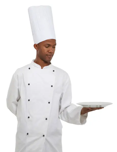 厨师和空盘子展示在工作室隔离在一个白色的背景模拟空间 在饮食服务 专业广告菜单和美食方面的非洲侍应生 烹调和展示菜肴 — 图库照片