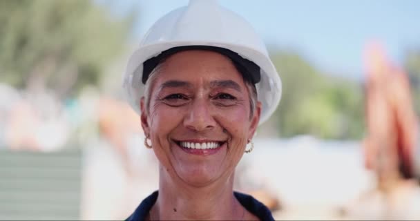 Kobieta Twarz Headshot Senior Budownictwie Zewnątrz Plac Budowy Inżynier Uśmiech — Wideo stockowe