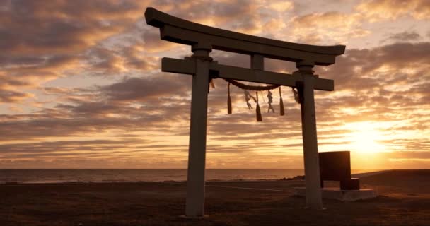 Gerbang Torii Matahari Terbenam Langit Jepang Dengan Awan Zen Dan — Stok Video