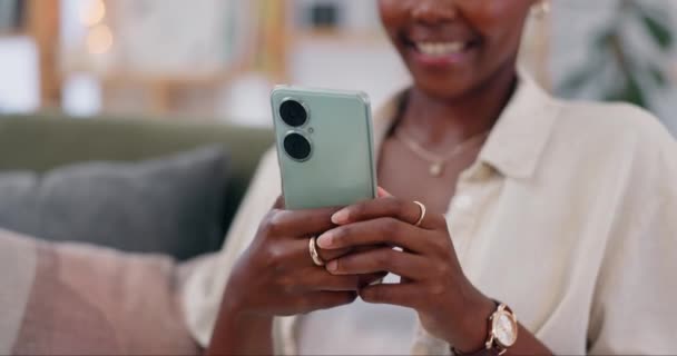 Phone Search Hands Happy Woman Sofa Social Media Joke Text — Stock Video