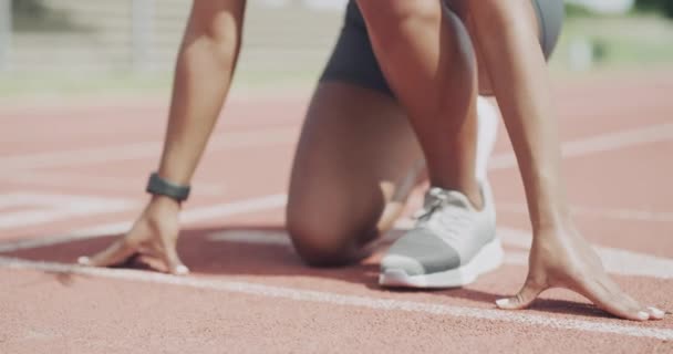 Persona Manos Corredor Línea Salida Para Carrera Sprint Atletismo Competición — Vídeo de stock