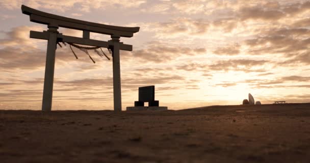 Torii Kapısı Japonya Günbatımı Gökyüzü Zen Ruhani Tarih Seyahat Macerası — Stok video