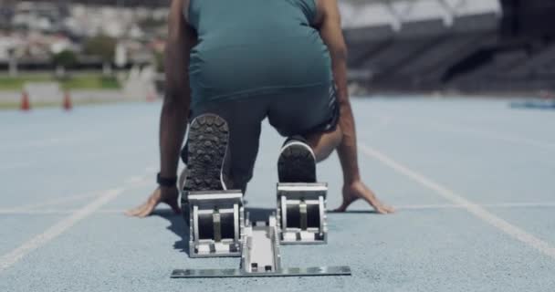 Hombre Correr Empezar Bloques Competencia Carreras Listo Para Desafío Velocidad — Vídeos de Stock