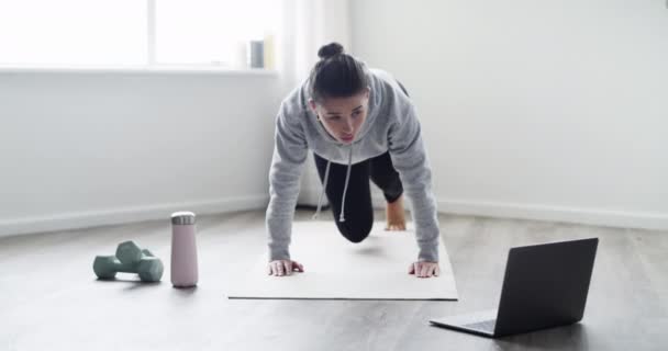 Kadın Evde Spor Salonunda Online Egzersiz Dersi Enerji Için Dizüstü — Stok video