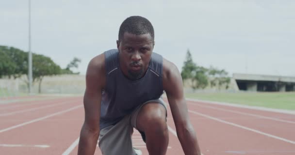 Hombre Negro Empezar Correr Para Entrenamiento Ejercicio Aptitud Aire Libre — Vídeos de Stock