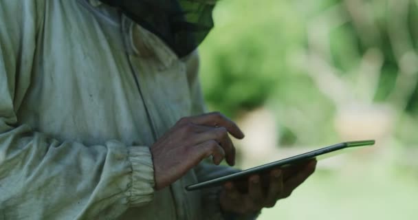 Beekeeper Person Tablet Outdoor Nature Farming Apiculture Check Typing App — Stock Video