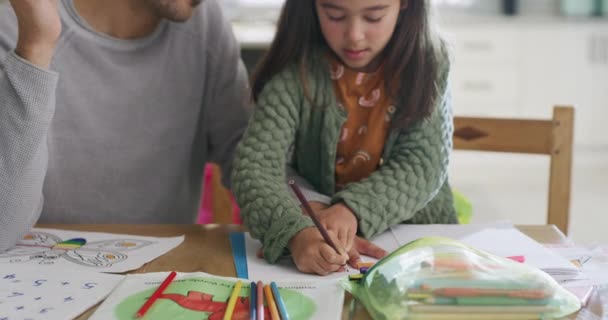 Evde Okul Baba Kız Çizimi Öğrenme Aile Ile Masada Çocuk — Stok video