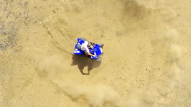 Drone Quad Bike Person Ørkenen Natur Frihed Udendørs Sommer Eventyr – Stock-video