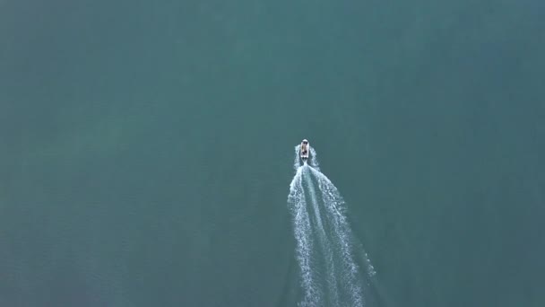 Drone Lancha Transporte Água Oceano Para Viagens Aventura Turismo Livre — Vídeo de Stock
