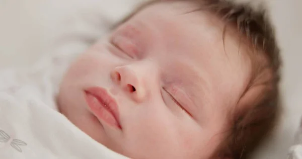 Dítě Spící Obličej Dětská Postýlka Ránem Zdřímnout Snít Mladém Novorozenci — Stock fotografie