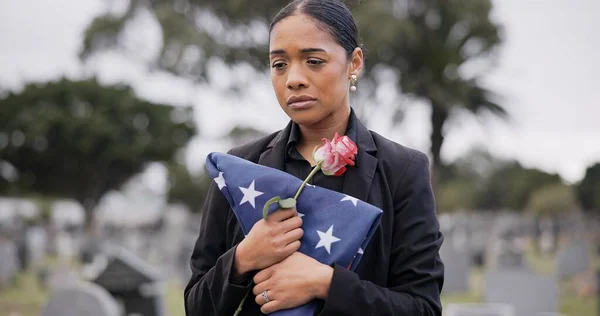 Funeral Morte Rosa Para Uma Mulher Com Uma Bandeira Cemitério — Fotografia de Stock