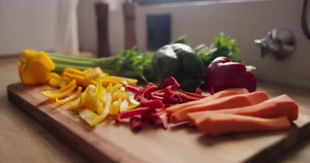 Vegetables Board Healthy Nutrition Salad Dinner Carrots Kitchen Pepper Leeks — Stock Video