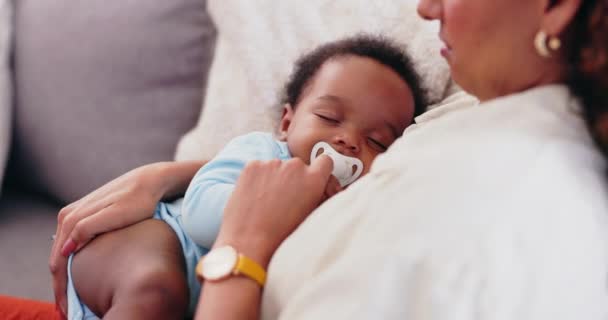 Mother Baby Sleep Dummy Home Comfort Bonding Healthy Development Wellness — Stock Video