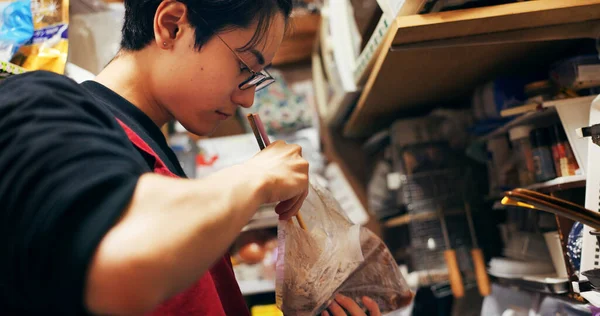 Chef Japonés Hombre Palillos Cocina Con Plástico Buscar Bolsa Pensar —  Fotos de Stock