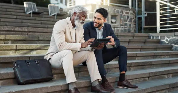 Tablet Conversation Business Men City Discussion Corporate Legal Case Teamwork — Stock Photo, Image