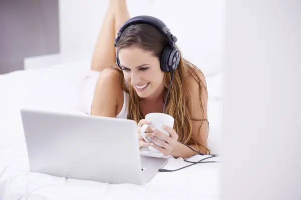 Woman Bed Coffee Computer Listening Watching Video Streaming Headphones Home — Stock Photo, Image