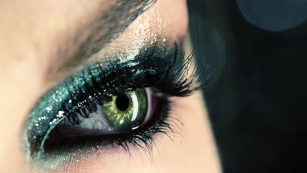 Persona Maquillaje Ojos Cosméticos Arte Primer Plano Para Aseo Glamour — Vídeos de Stock