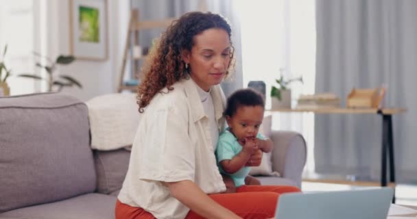 Matka Dítě Notebook Pro Práci Domova Line Plánování Čtení Webové — Stock video