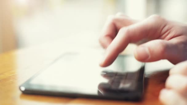 Nternet Veya Dijital Uygulama Ile Sohbet Veya Adamı Tablet Daktilo — Stok video
